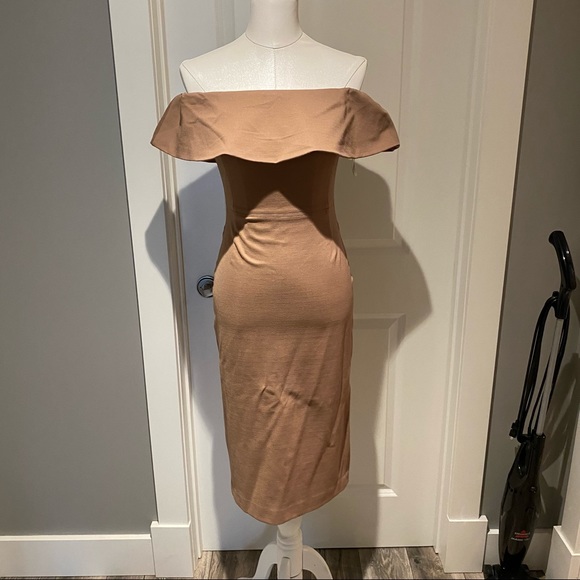 Babaton Dresses & Skirts - Aritzia Off Shoulder Dress